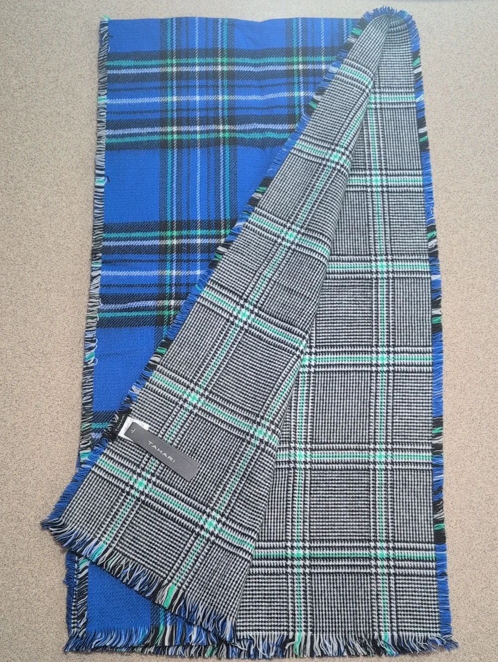 NWT Tahari Reversible Blue Plaid Scarf Wrap  76